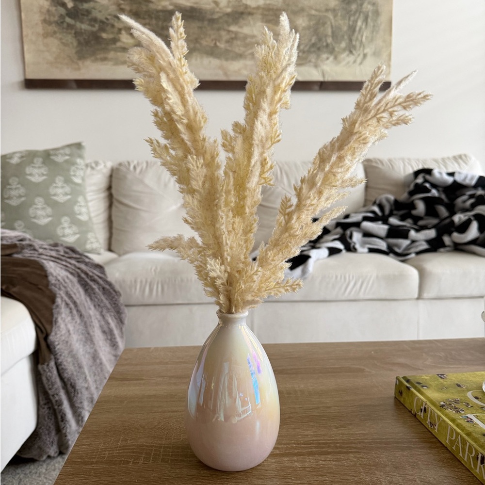 Elegant Cream Vase with Pampas Grass